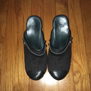 NWOT UGG Brown tweed clogs